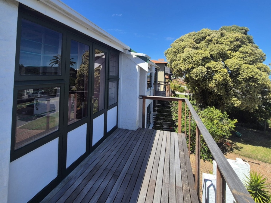 5 Bedroom Property for Sale in Herolds Bay Western Cape